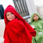 Baby Gadgets Deka s rukávy pro děti Baby Wrapi Active - červená