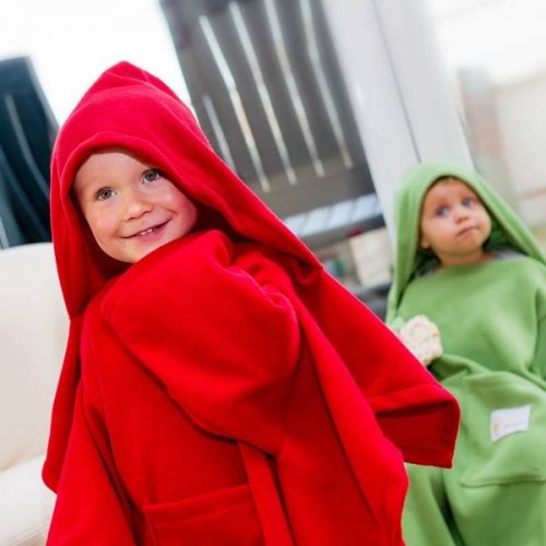 Baby Gadgets Deka s rukávy pro děti Baby Wrapi Active - červená