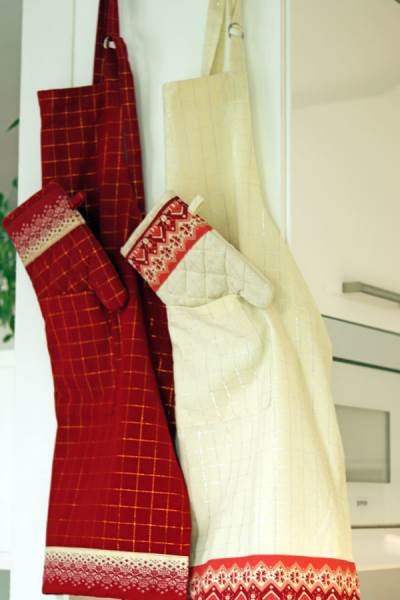 HOME ELEMENTS Vánoční kuchyňská chňapka 17*27 cm, Červená