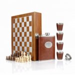 GGV Placatka v kožence a šachy v dřevěné kazetě