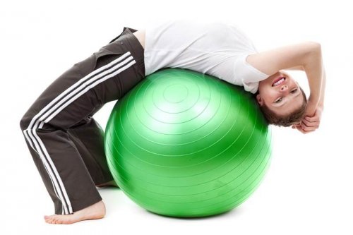 ISO Gymnastický míč 65 cm + hustilka