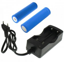 APT Nabíječka baterií 4,2 V 18650 + 2x baterie 4800 mAh