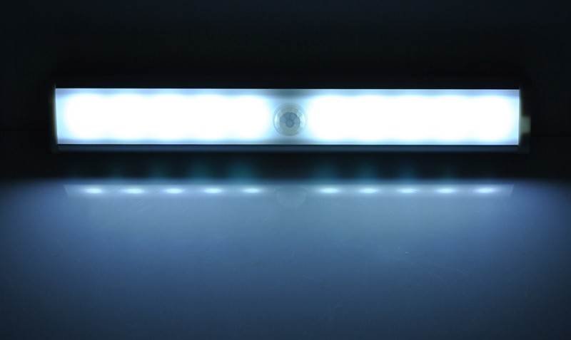 Izoxis LED osvetlenie s pohybovým senzorom 10LED, 4x AAA
