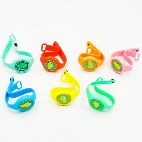 Pronett XJ4084 Repelentný LED RGB náramok proti komárom 5 ks