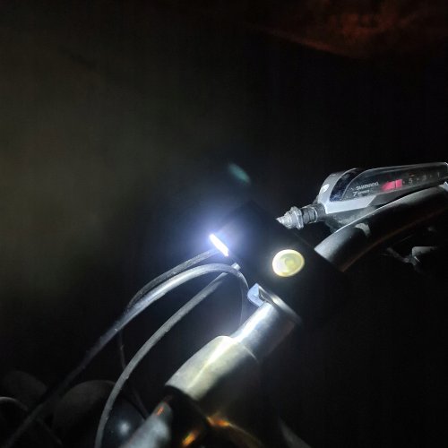 Trizand 18670 Sada LED osvetlenia na bicykel, IPX-6, AKU 2 ks