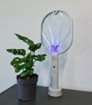 Repest 18271 Plácačka na muchy elektrická s UV svetlom biela