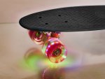 KIK Pennyboard se svítícími LED koly 56 x 15 cm černý