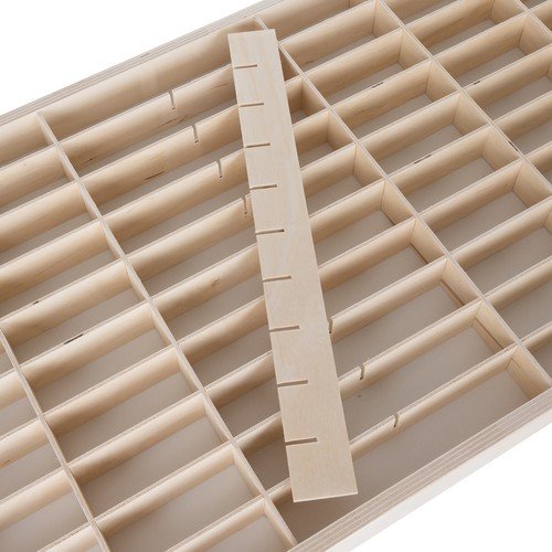 Kruzzel 20233 Dřevěná polička na autíčka na 80 ks