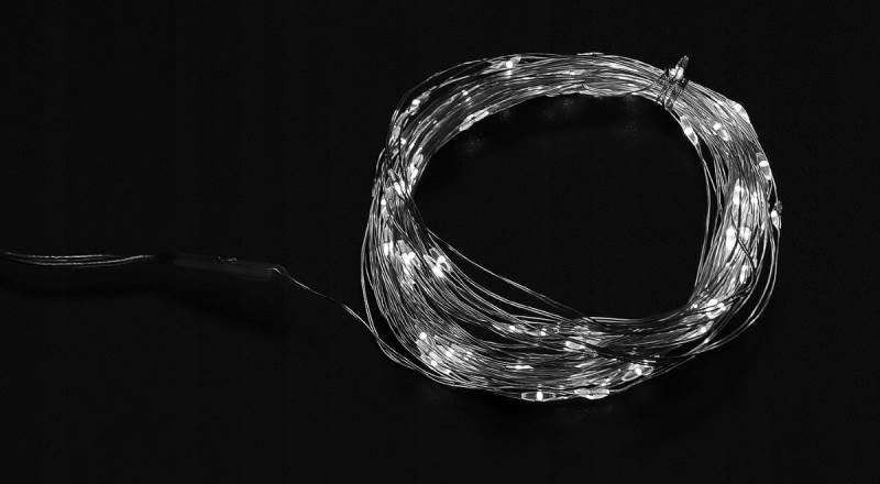 ISO 7267 Světelný řetěz na baterie 100 LED studená bílá 10m 