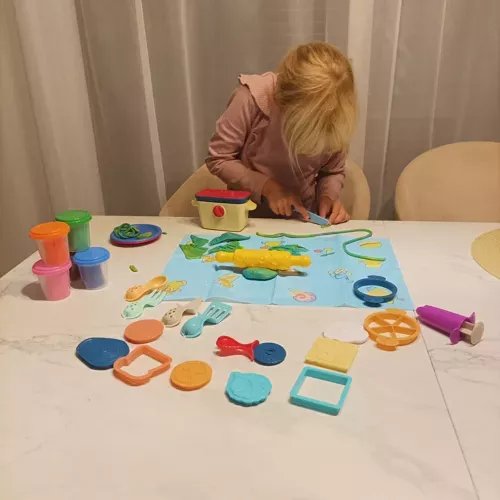 Kruzzel 22561 Detský plastovýhriankovač s príslušenstvom