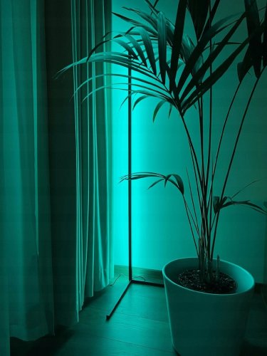 Pronett XJ4942 Rohová LED stojací lampa RGB, 20 W, dálké ovládání 150 cm, černá