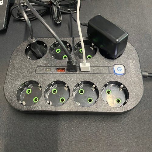 Izoxis 24460 Prodlužovací přívod, 8 zásuvek, 4 x USB, 2 m, černá