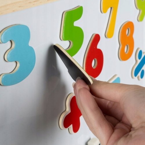 ISO 25571 Multifunkčná obojstranná tabuľa pre deti 40 x 40 cm