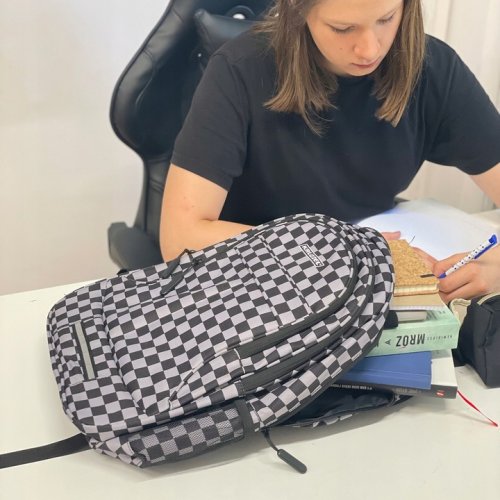 Kruzzel 24530 Školní batoh 22 L, šachovnicový 2 v 1