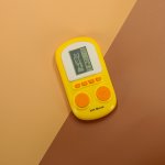 KIK KX3362 Přenosná arkádová herní konzole žlutá