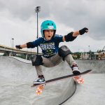 MalPlay Pennyboard se svítícími LED kolečky 68,5 x 20 cm, duhový potisk