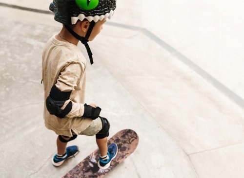 MalPlay Skateboard s oboustranným potiskem 77 cm, Galaxy Freedom