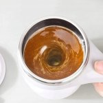 APT DA347 Samomíchací šálek na kávu 380 ml, bílý