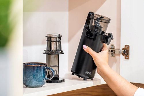 Teesa TSA3233 Elektrický odšťavňovač šnekový 130W, černý