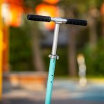 Rebel ZAB0031W Dětská elektrická koloběžka Fun Wheels, 12km/h 50kg, bílá