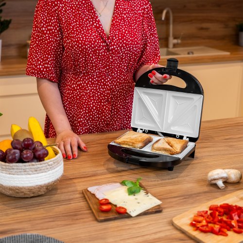 Teesa TSA3222 Sendvičovač, keramické plotny, 800 W, černá