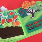 KIK KX2956 Montessori senzorická kniha farma, zelená