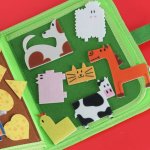 KIK KX2956 Montessori senzorická kniha farma, zelená