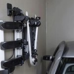 HOGLER 4079 Nástenný nosič bicyklov na ťažné zariadenie, 20 kg, čierny