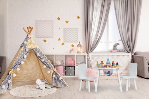 EcoToys WH135 Dětská sada nábytku, kulatý stolek + 2 židle, otvor na hračky, bílá
