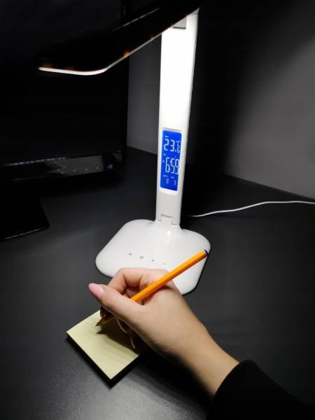 ISO 7964 LED stmívatelná stolní lampička s displejem 1.5W