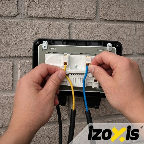 Izoxis 27730 Dvojitá vnější zásuvka s klapkou IP66, 230 - 250 V, 16 A, černá