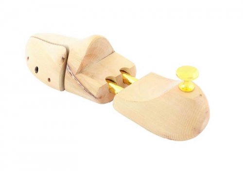 APT AG664 Napínák do bot z cedrového dřeva vel. 41-42